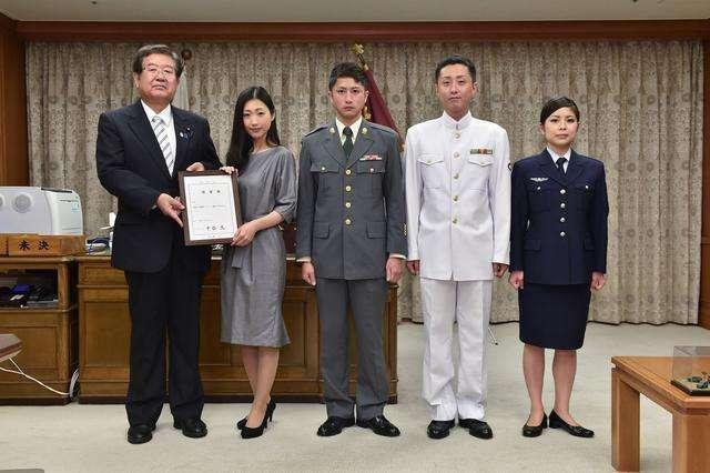 美国女优军营表演_军营女优表演美国电影_女优简约军事网